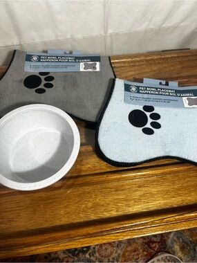 Pet Bowl + Placemat Pair with Paw Print